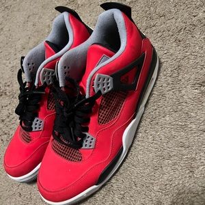 Jordon 4 toro 2013 in very  good condition